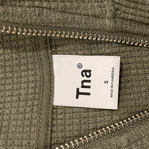💗GET 20% OFF💗 Aritzia TNA Quarter Zip Waffle Thermal Pullover Sweatshirt Green - Picture 3 of 5